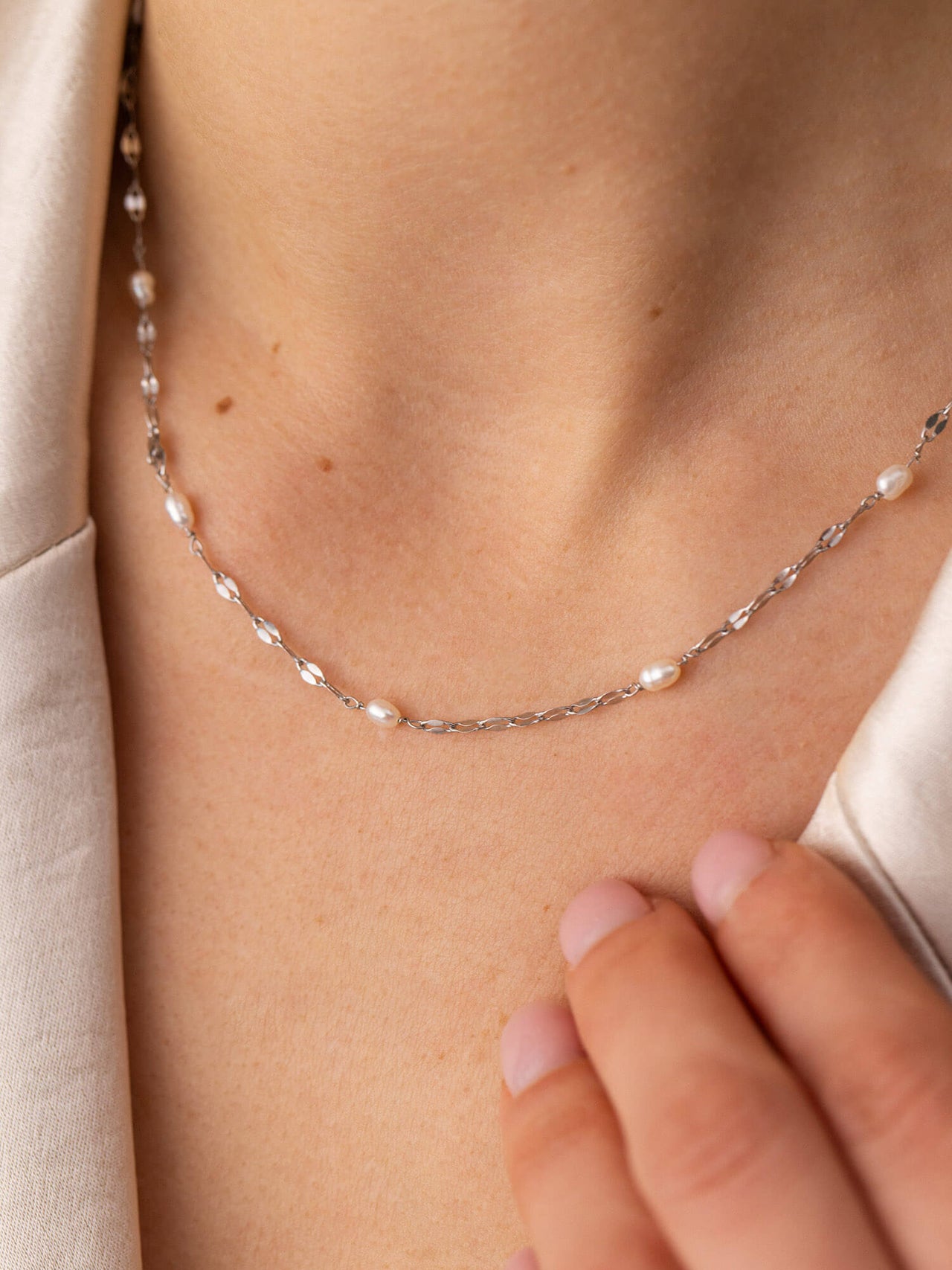 Delicate Pearl Kette