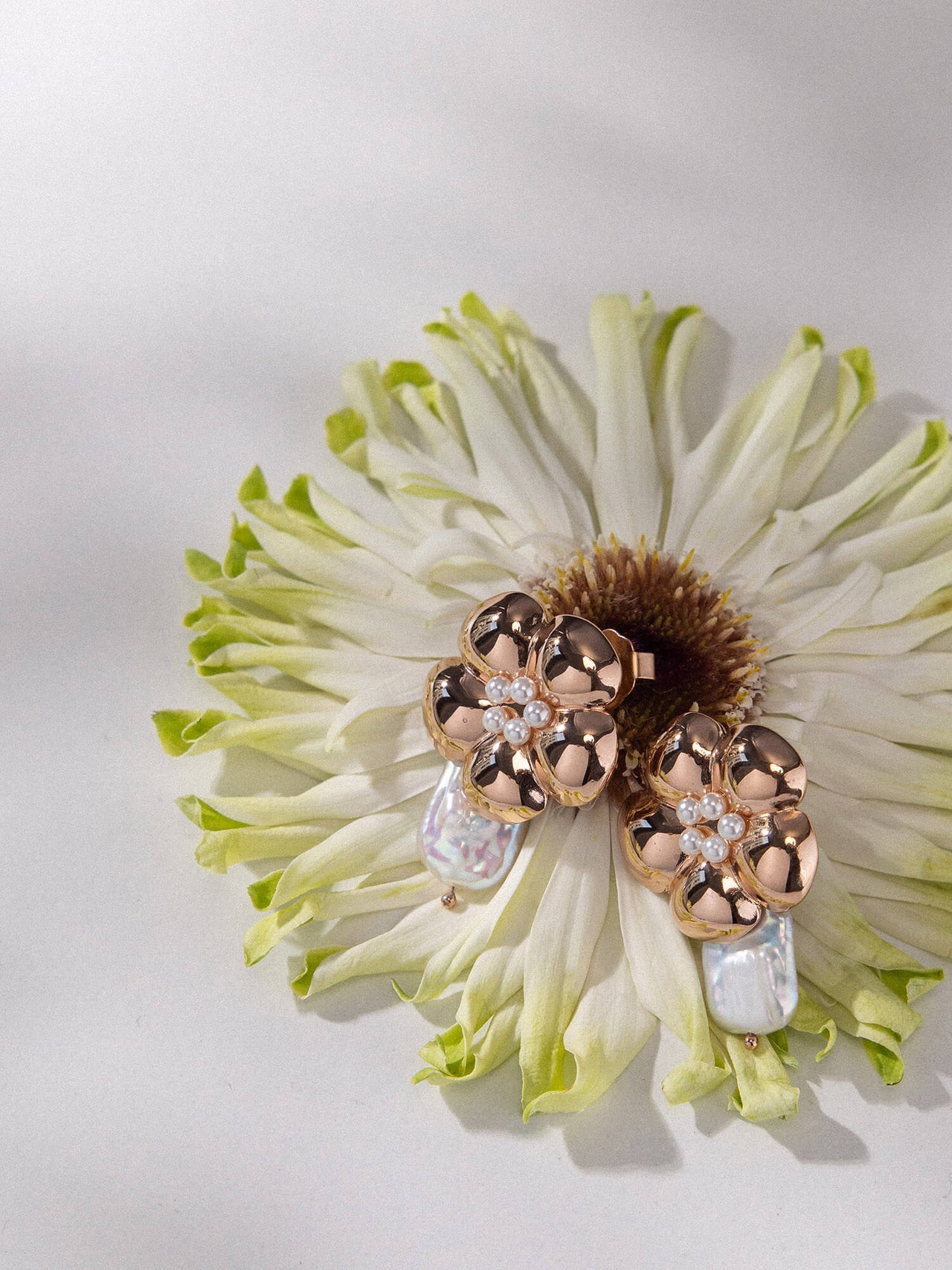 Floral Pearly Ohrringe