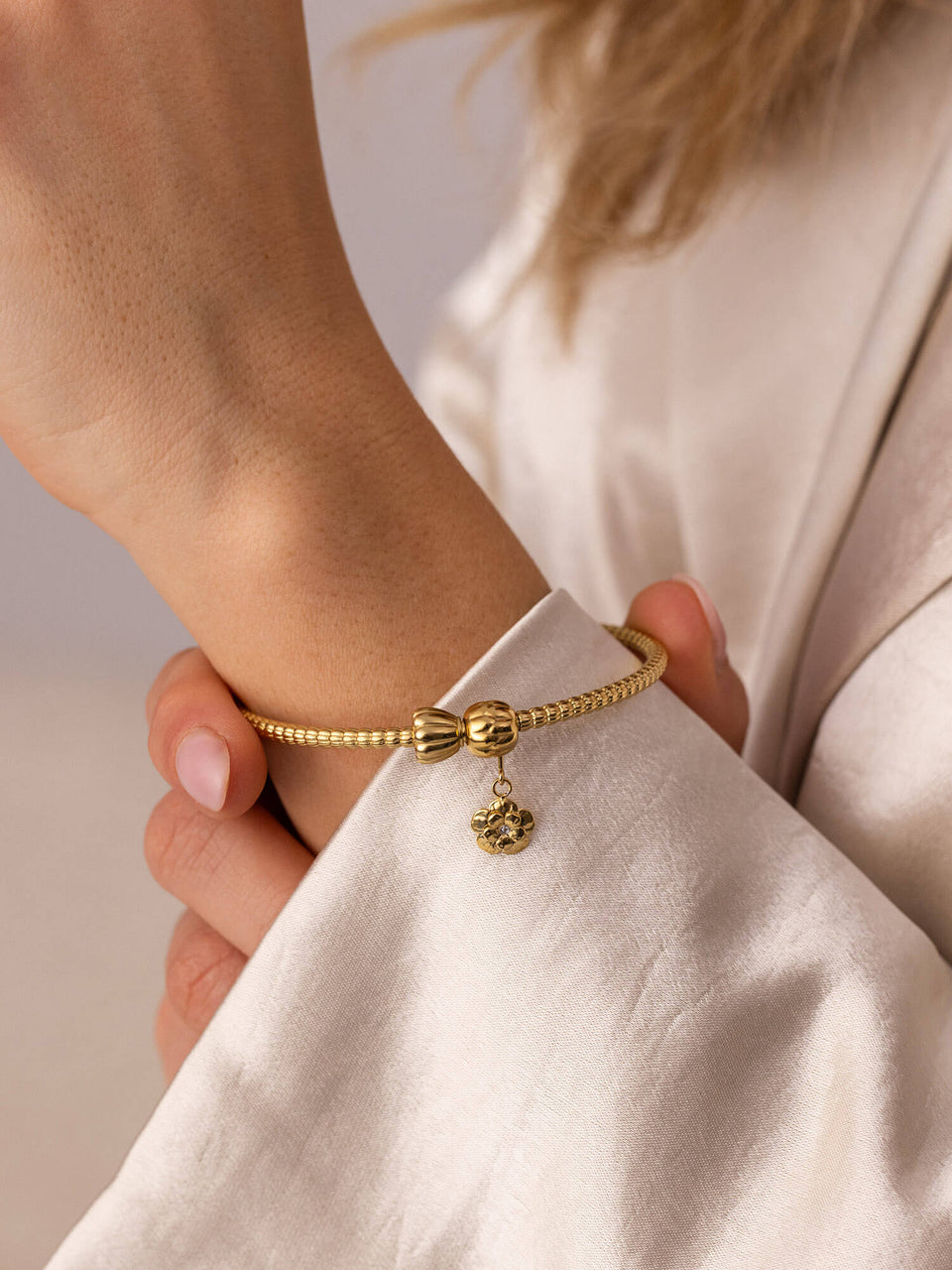 LEI Delicate Flower Charm