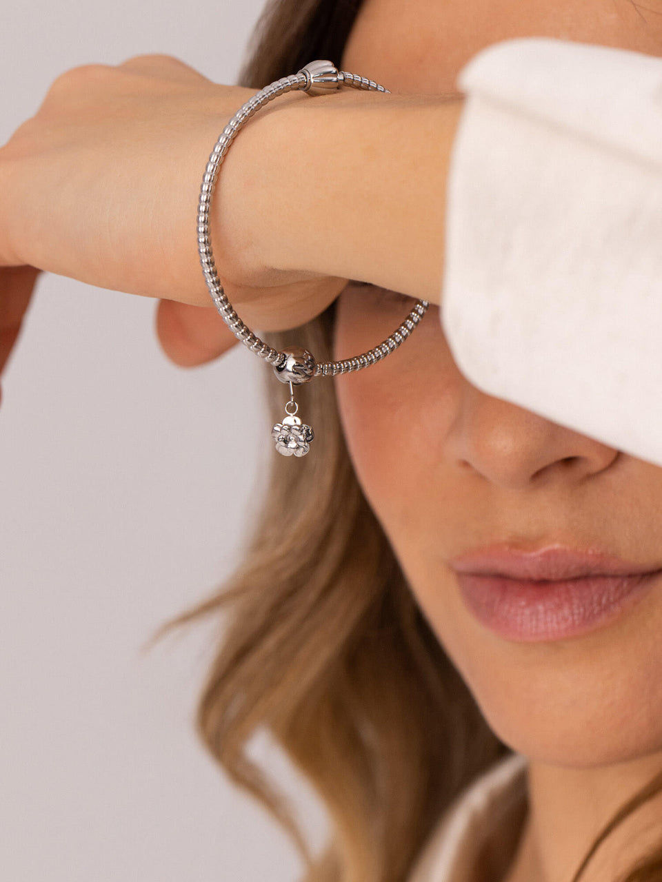 LEI Delicate Flower Charm