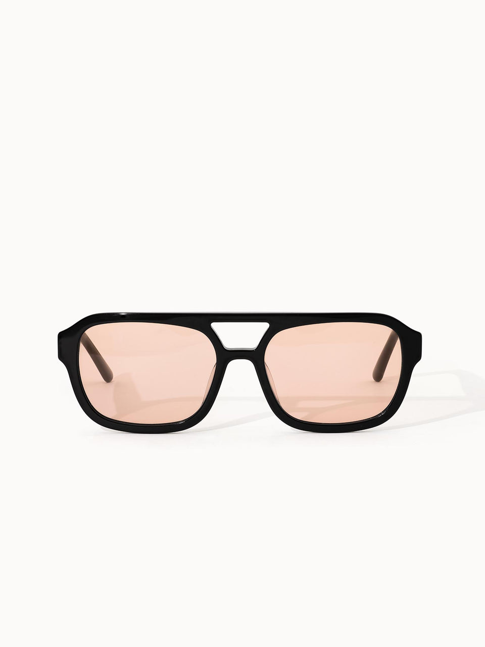 Summer Haze Sonnenbrille von PURELEI aus schwarzem Acetat mit braunen Gläsern, ovalem Rahmen und elegantem Doppelsteg.