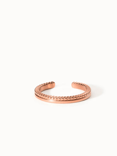 Roségoldenes, offenes Ringdesign mit strukturierter Oberfläche von PURELEI.