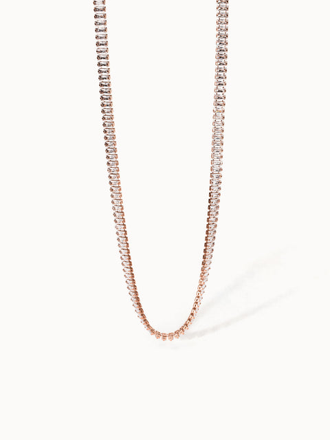 Roségoldene Kette mit funkelnden Steinen, elegant und feminin, von PURELEI.