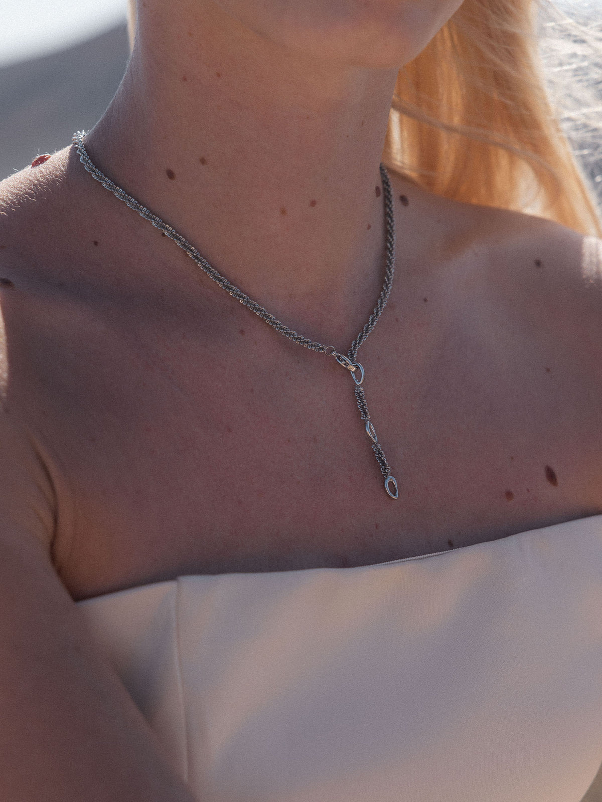 {"color":"Silver"}