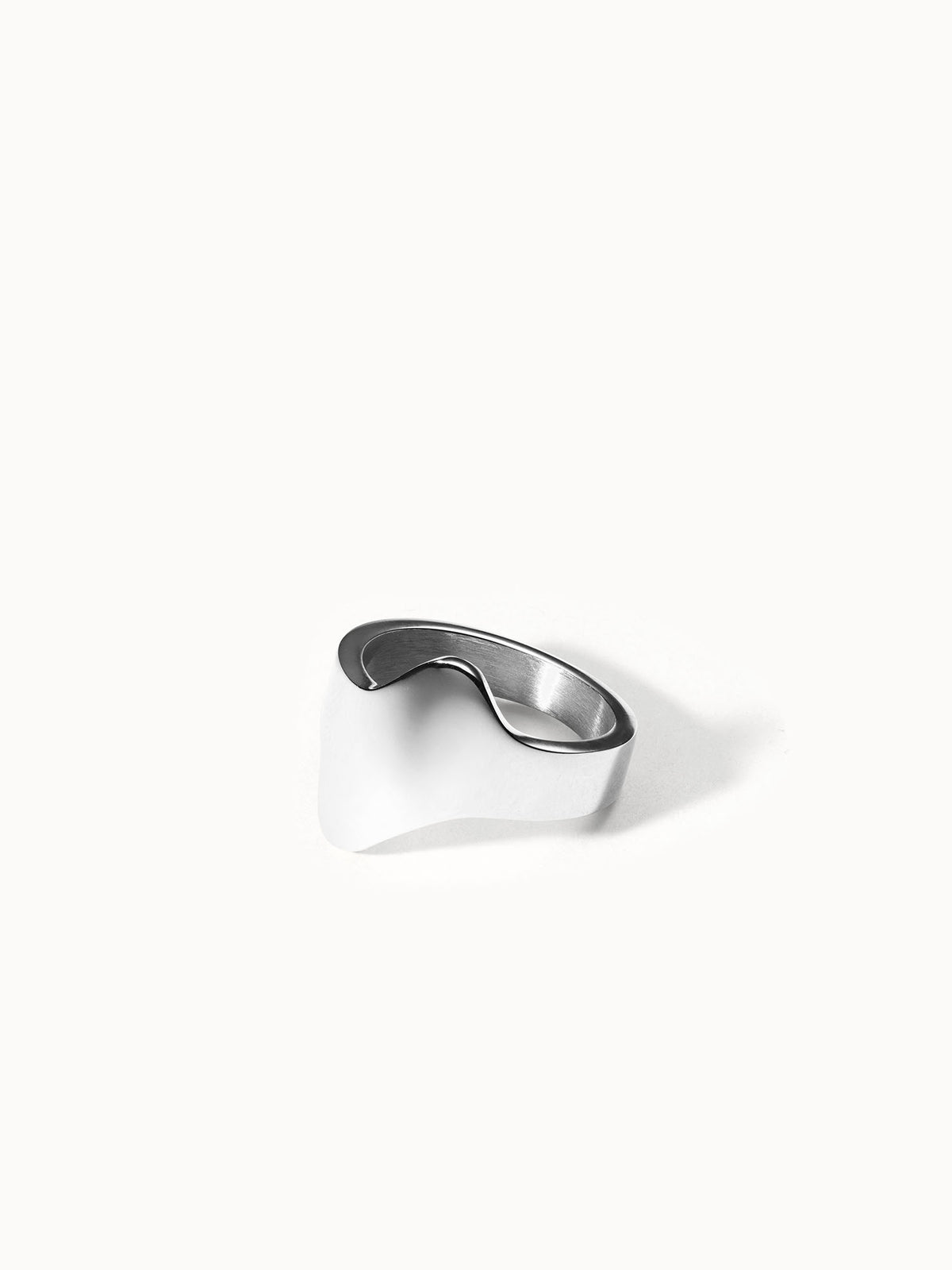 {"color":"Silver", "type":"lead_image"}