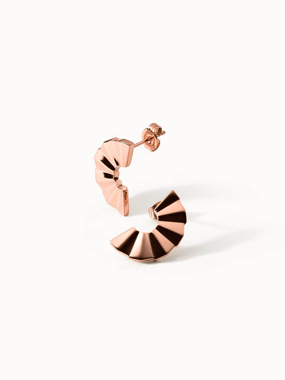 PURELEI Air Schmuckset Roségoldene Fan Ohrringe mit Fächerdesign, elegant und nickelfrei, auf weißem Hintergrund