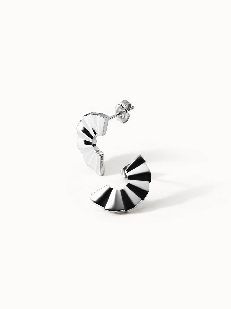 PURELEI Air Schmuckset silberne Fan-Ohrringe mit Fächerdesign, nickelfrei, elegant und zeitlos auf weißem Hintergrund