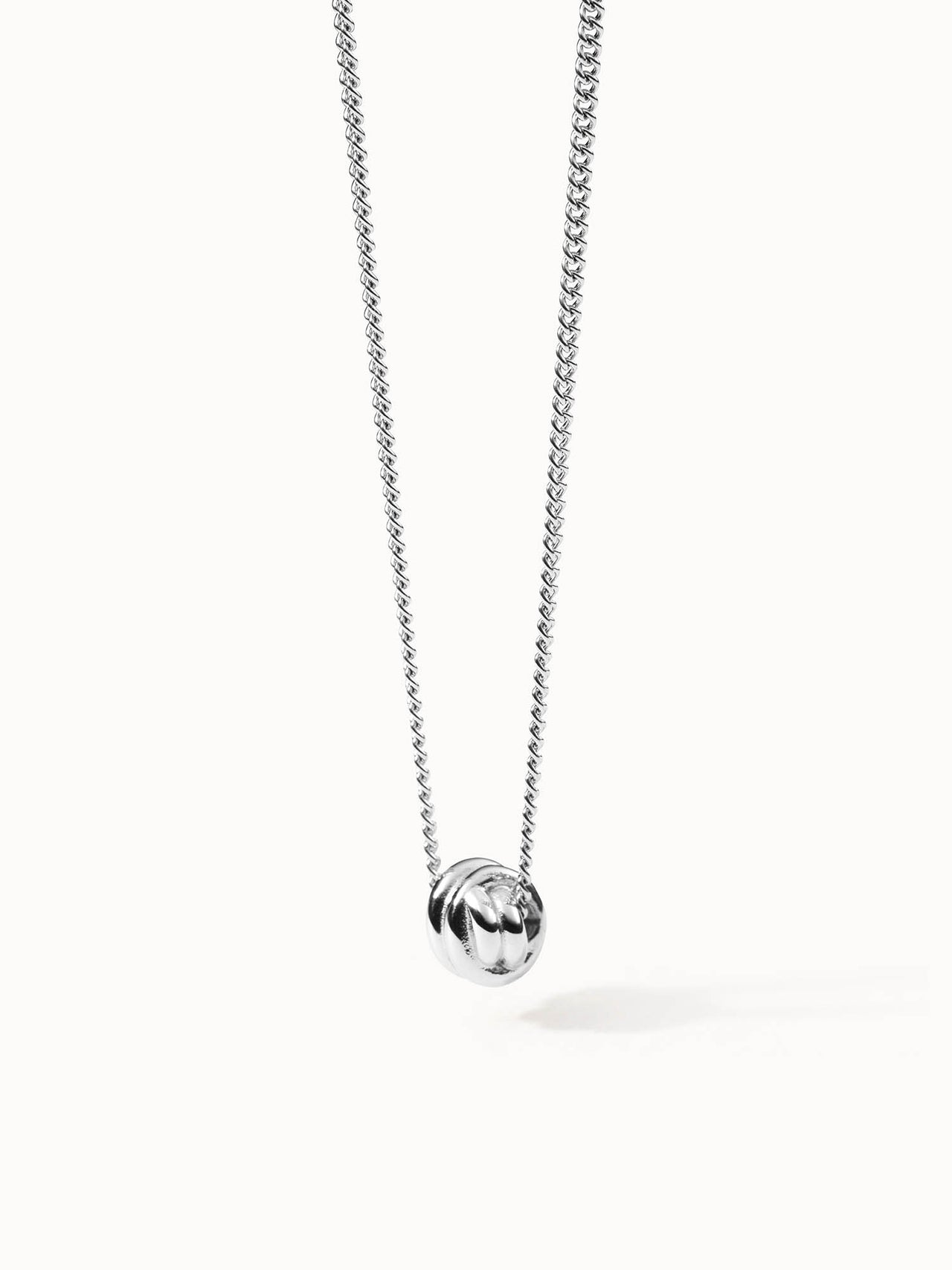 PURELEI Aloha Schmuckset silberne Knot-Kette aus nickelfreiem Edelstahl mit elegantem Knotenanhänger minimalistisch