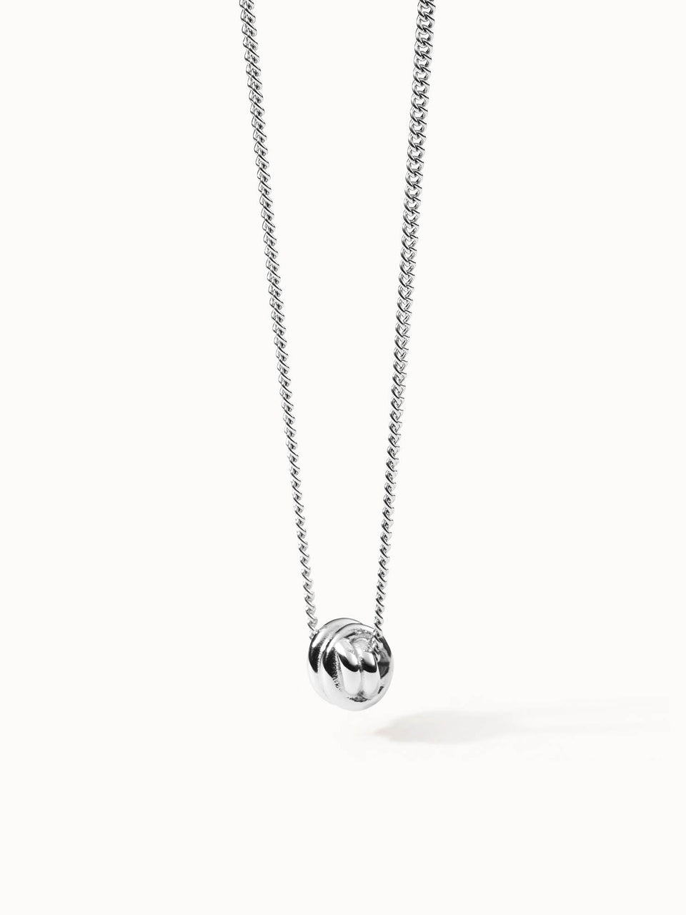 PURELEI Aloha Schmuckset silberne Knot-Kette aus nickelfreiem Edelstahl mit elegantem Knotenanhänger minimalistisch