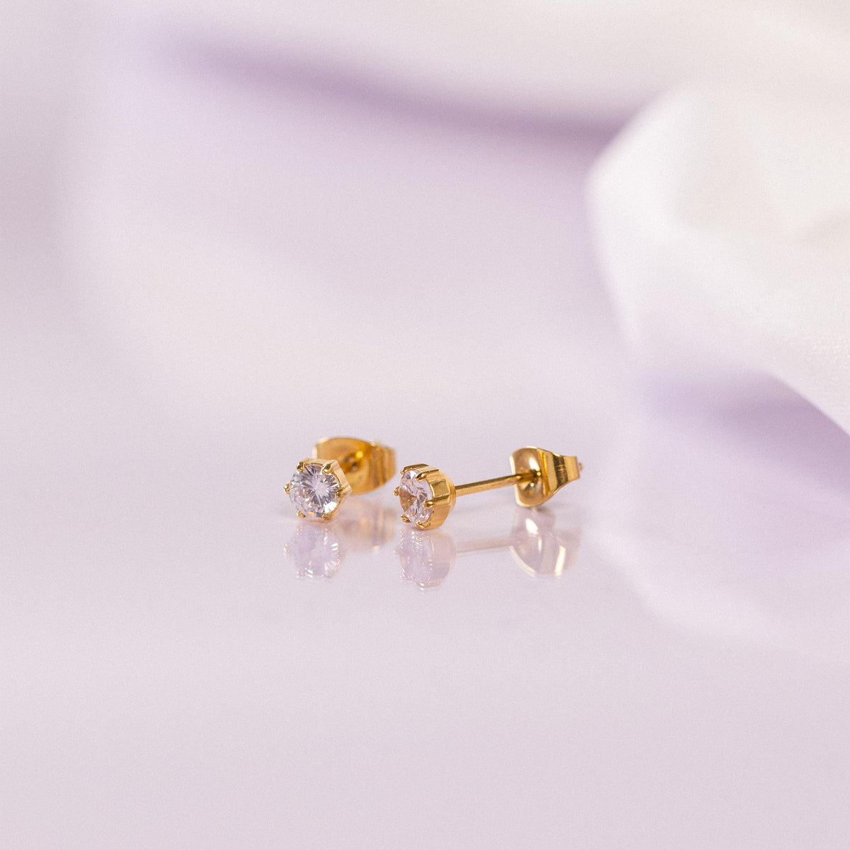 {"color":"Gold"}