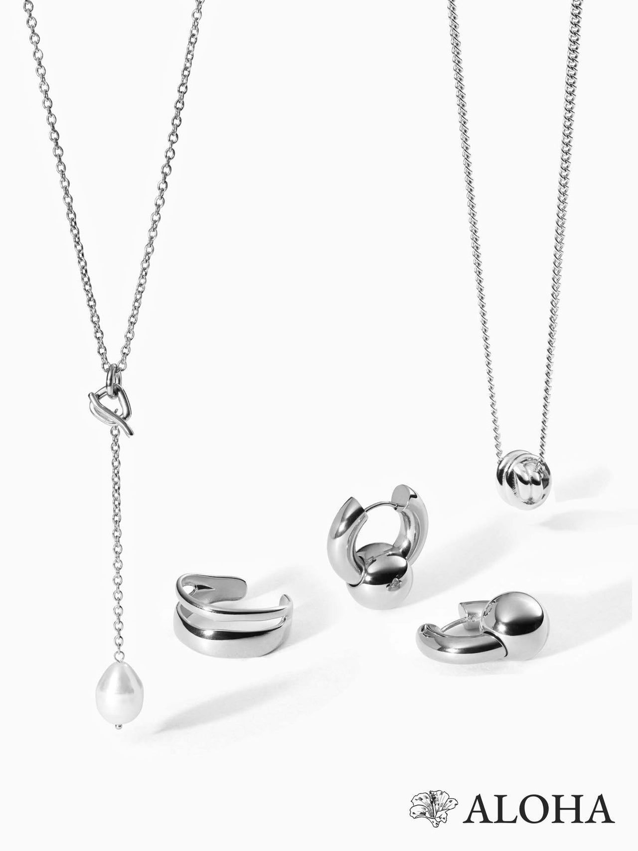 PURELEI Aloha Schmuckset aus nickelfreiem Silber mit Perlenanhänger und minimalistischen Creolen in eleganter Inszenierung