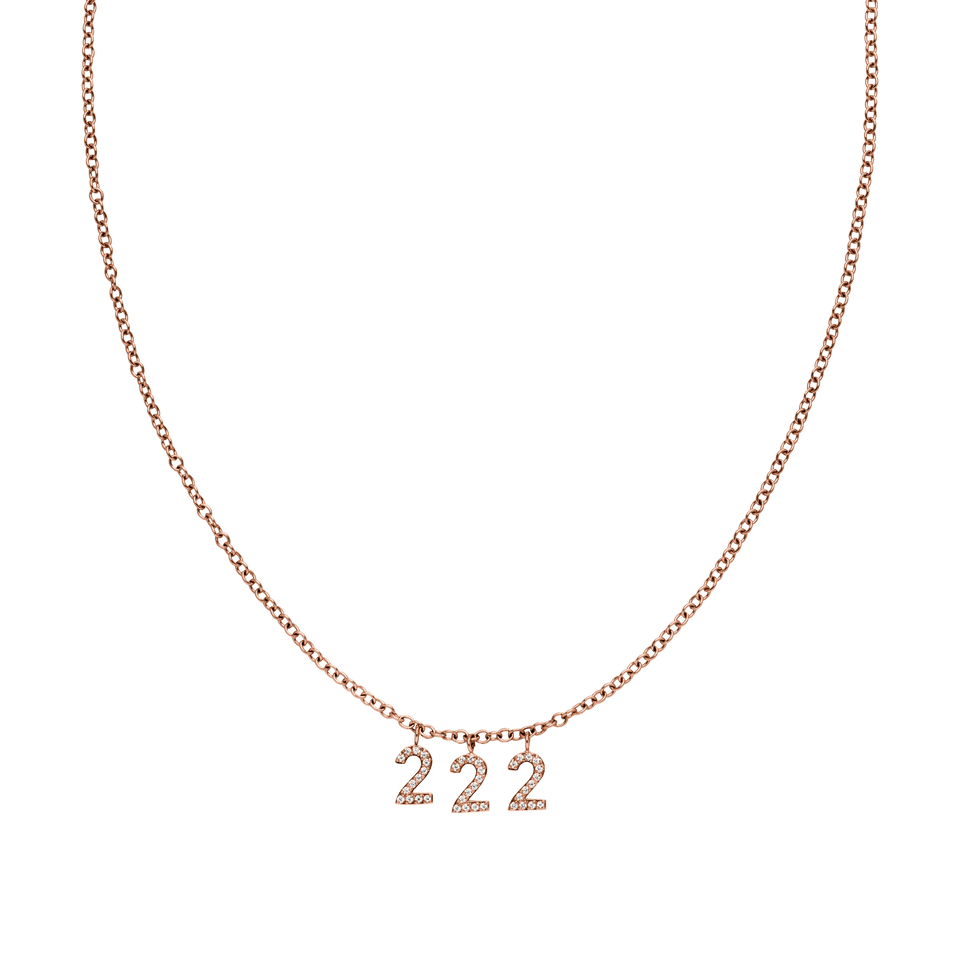 Roségoldene 222 Kette mit Zirkonia besetzten Zahlenanhängern und Ankerkette, elegant und filigran.