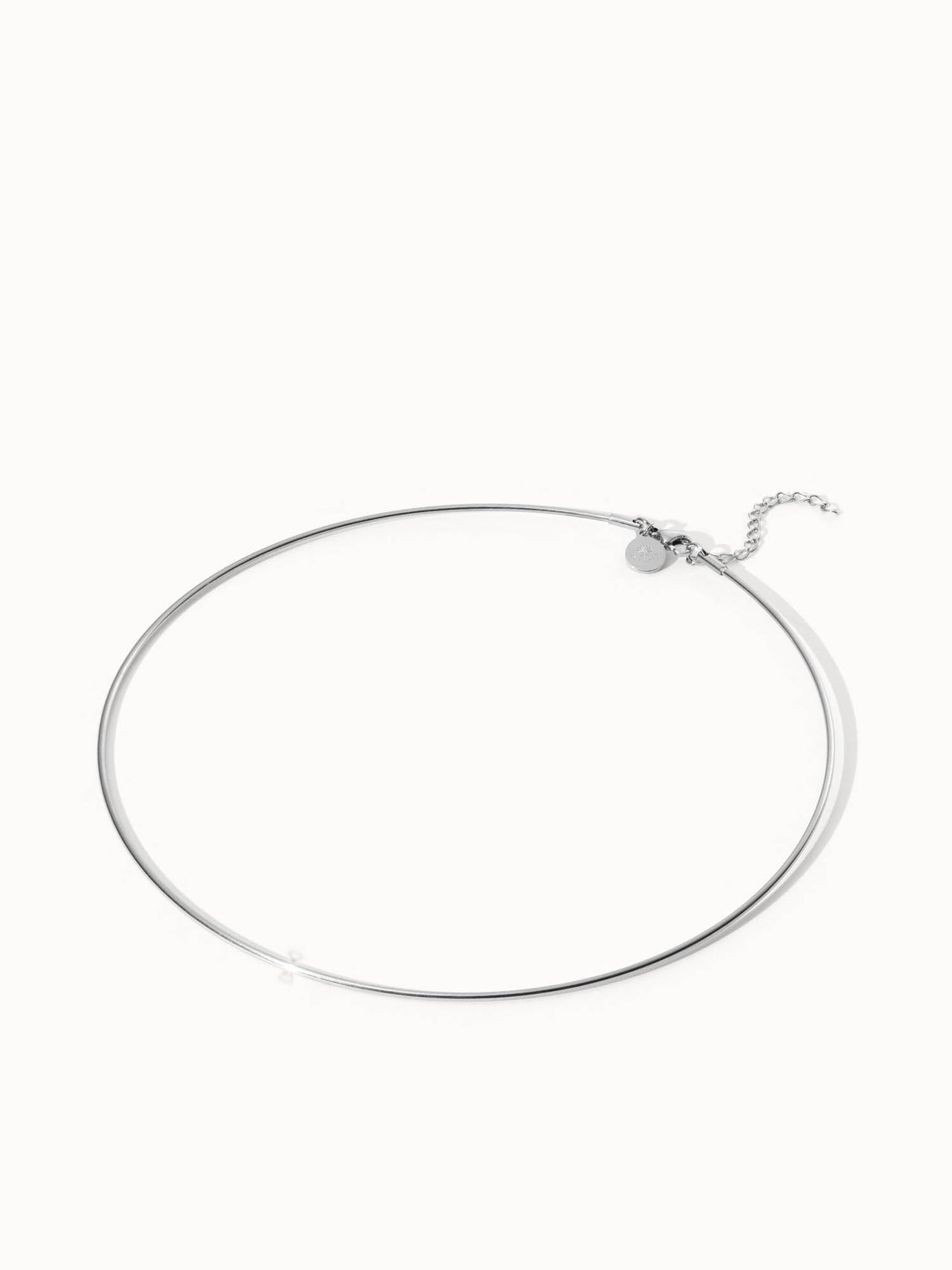 Fashion Show Choker von PURELEI, silberner Edelstahl, schlankes Design, elegant minimalistisch, schlicht edel.