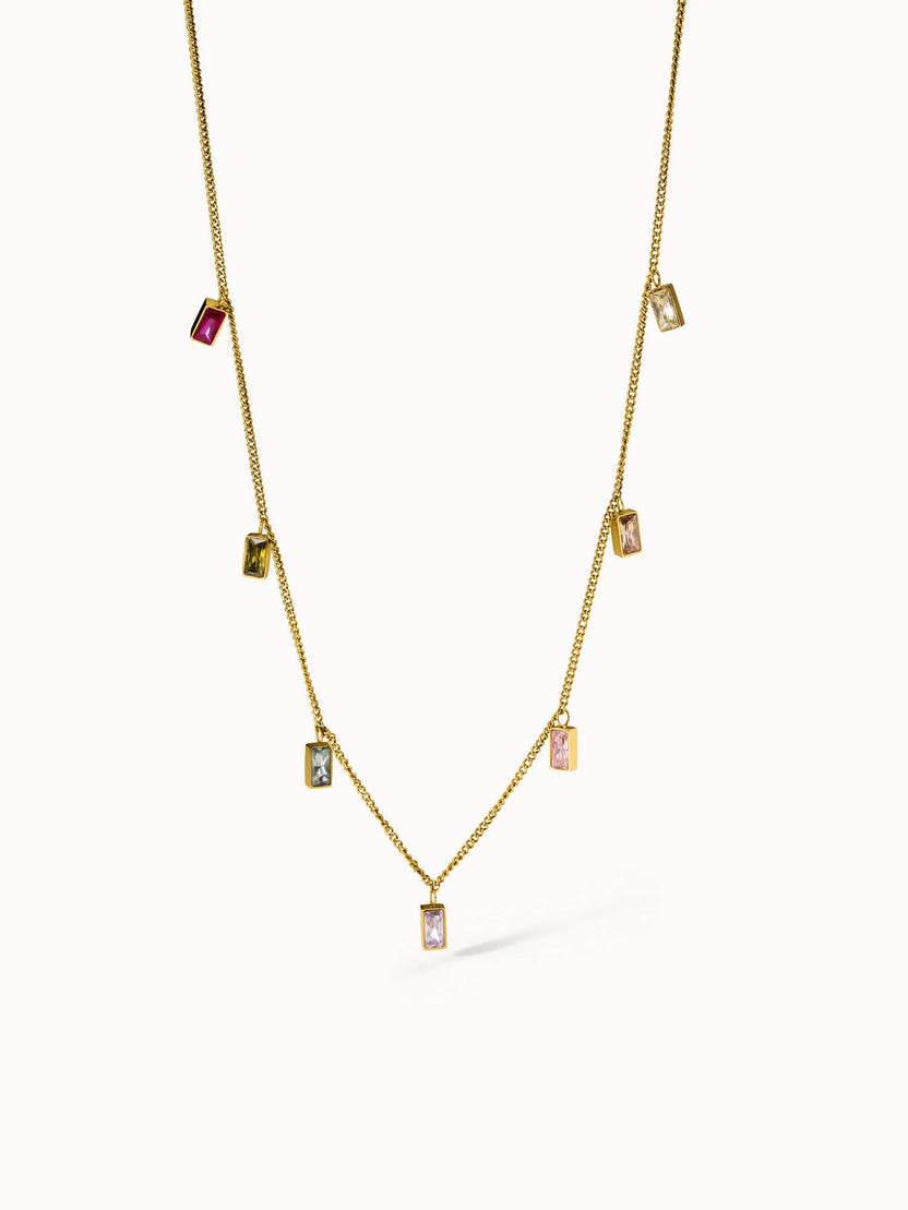 Rainbow Kette von PURELEI mit bunten Zirkonia-Steinen an 18K vergoldeter Edelstahlkette, elegant und lebensfroh.