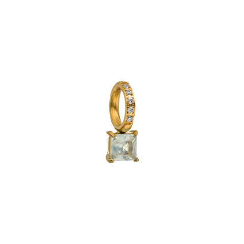 {"color":"Gold", "type":"lead_image"}