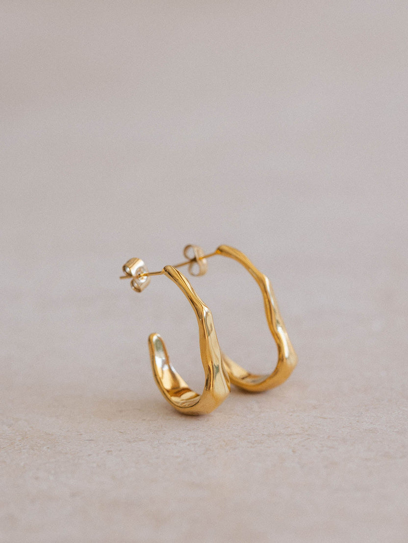 {"color":"Gold"}
