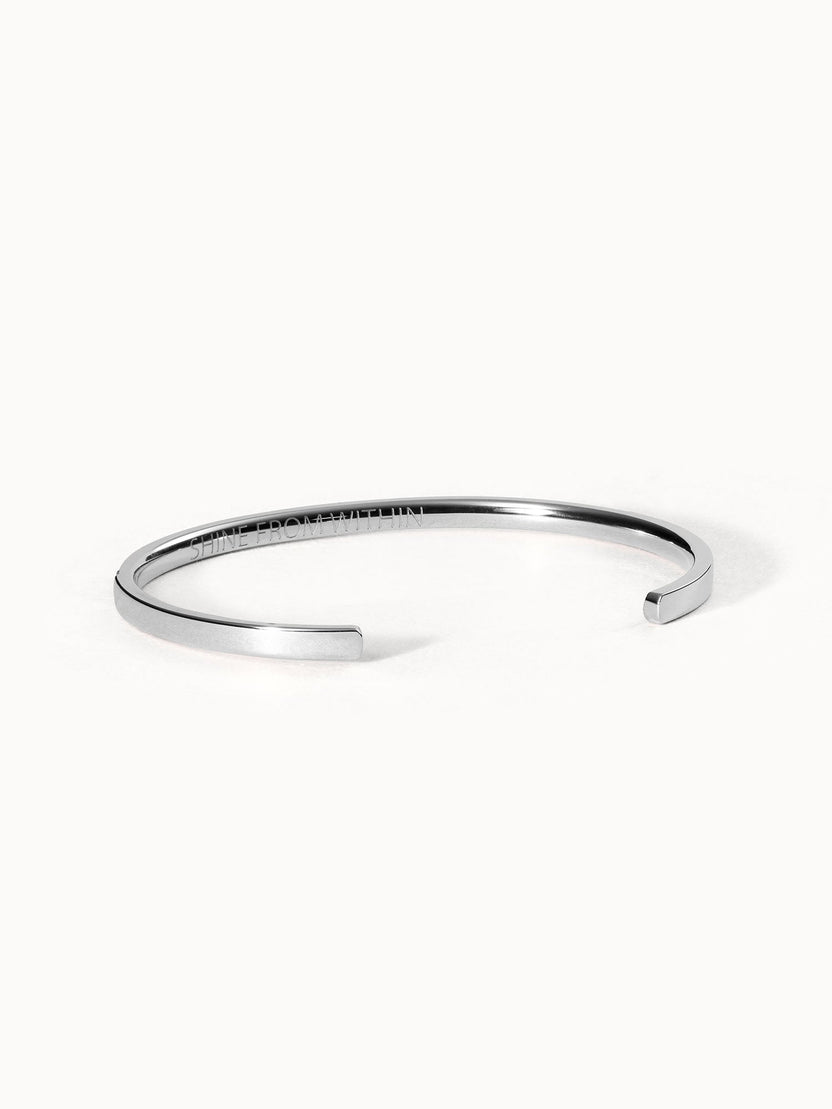 Silbernes, minimalistisches Armreif von PURELEI mit klaren Linien und elegantem Design.