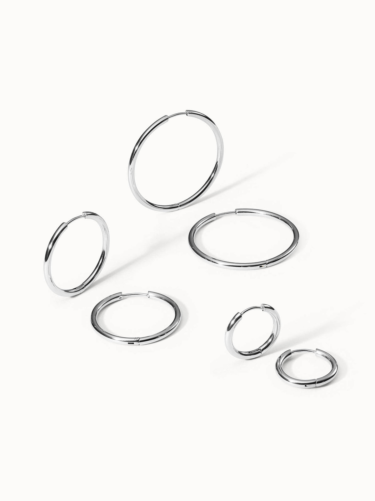 {"color":"Silver", "type":"lead_image"}