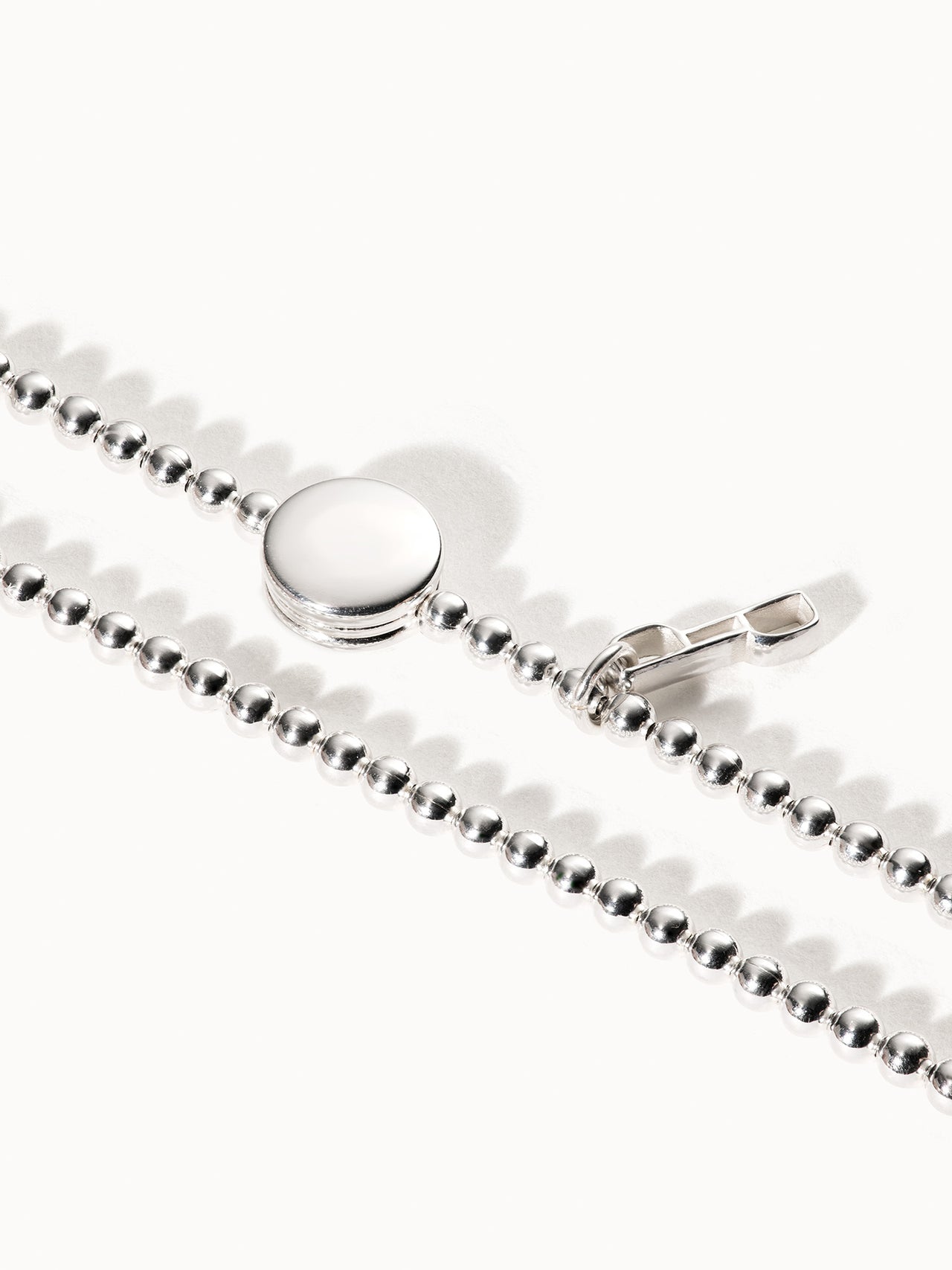 Essence Armband von PURELEI, elastisch aus recyceltem 925 Silber mit glänzenden Kugeln und Coin, elegant und schlicht.