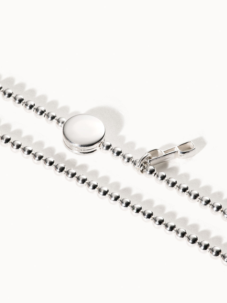 Essence Armband von PURELEI, elastisch aus recyceltem 925 Silber mit glänzenden Kugeln und Coin, elegant und schlicht.