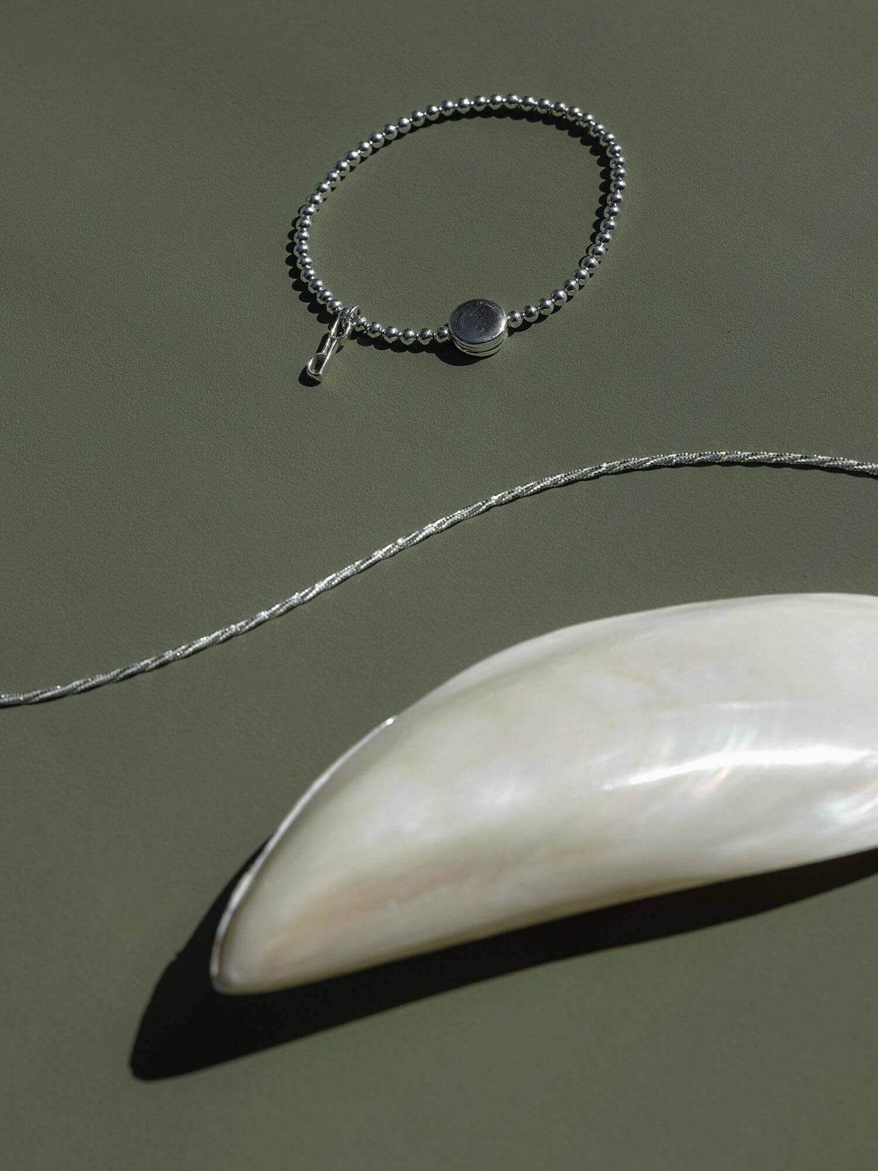 PURELEI Symphony Kette aus recyceltem Silber mit gedrehtem Design und schimmernder Süßwasserperle, elegant und zeitlos