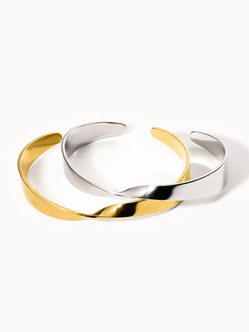 Balance Armreif Set von PURELEI in Gold und Silber mit geschwungener Form, elegant und harmonisch designt.
