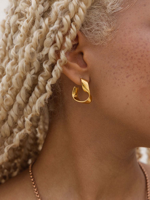 {"color":"Gold"}