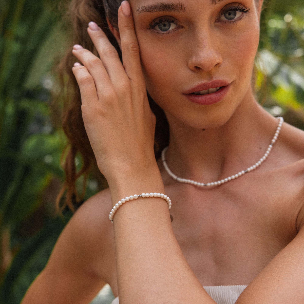 {"color":"Silver"}