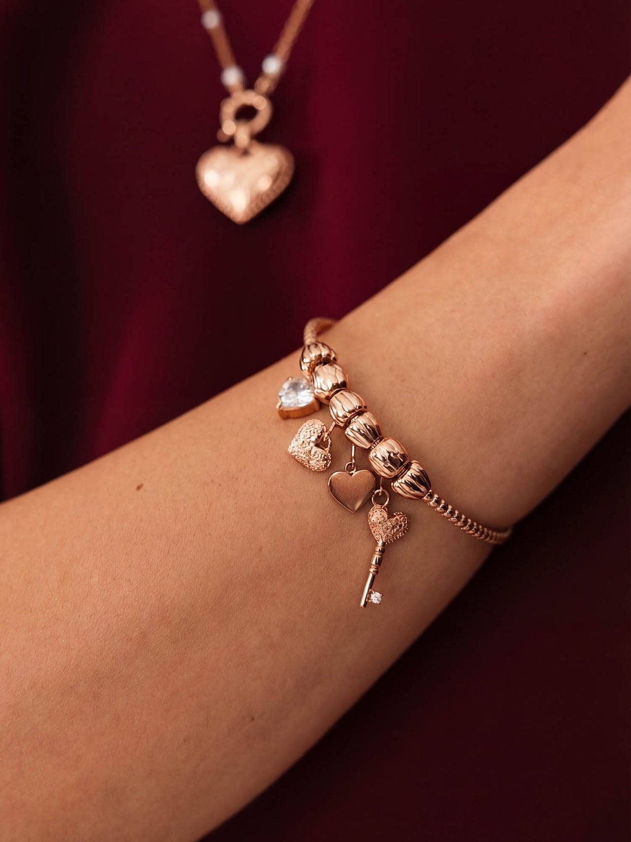 Lei White Heart Charm