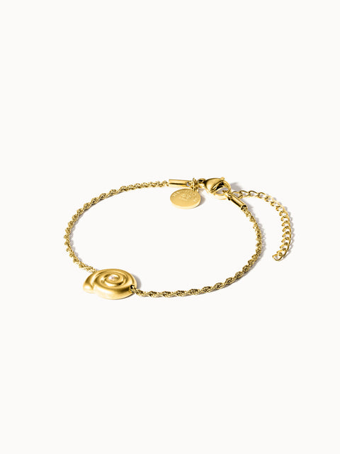 {"color":"Gold", "type":"lead_image"}