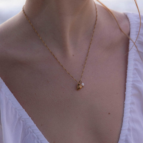 {"color":"Gold"}