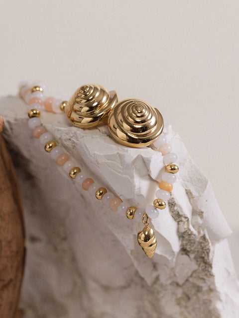 {"color":"Gold"}