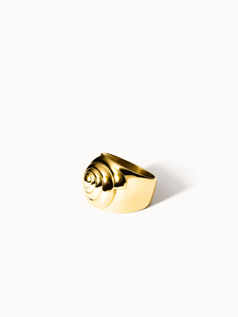{"color":"Gold", "type":"lead_image"}