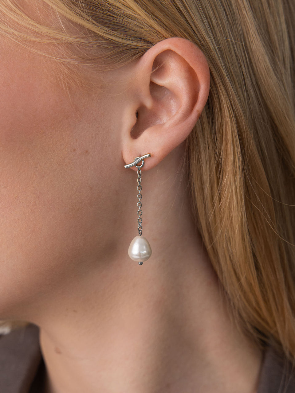 Drop Pearl Earrings