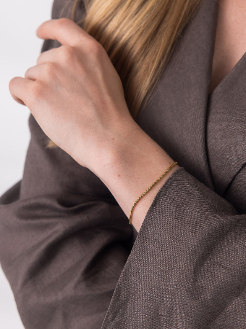 Sleek Armband