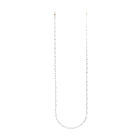 Weiße Muschelkette mit goldenen Akzenten von PURELEI, elegant und maritim inspiriert.