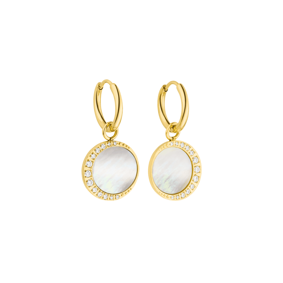 Goldene Creolen mit Muschel-Anhänger und funkelnden Details von PURELEI.