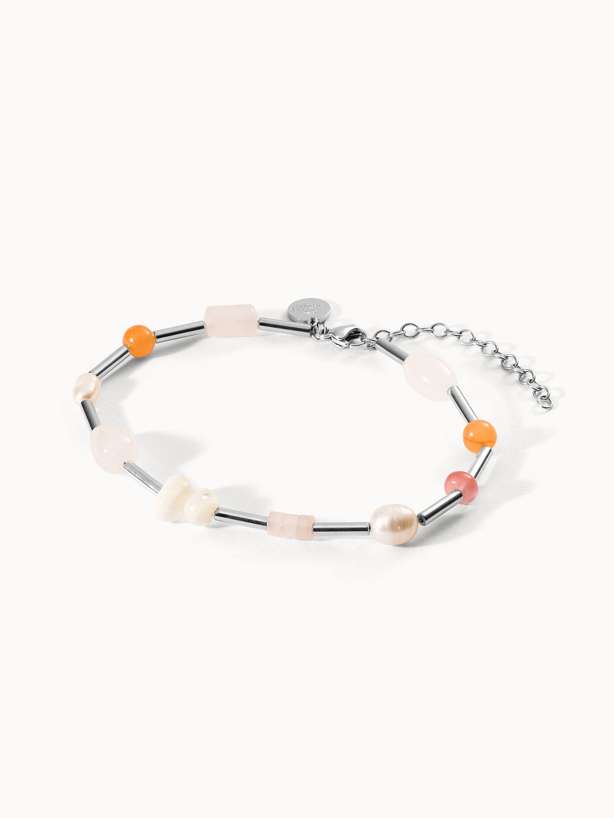 {"color":"Silver", "type":"lead_image"}