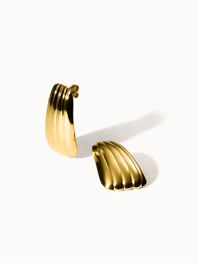 {"color":"Gold", "type":"lead_image"}