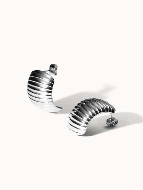 {"color":"Silver", "type":"lead_image"}