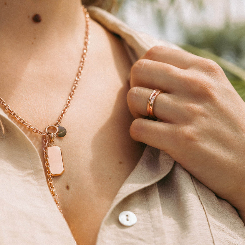 {"color":"Rosegold"}