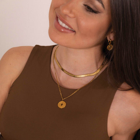 {"color":"Gold"}