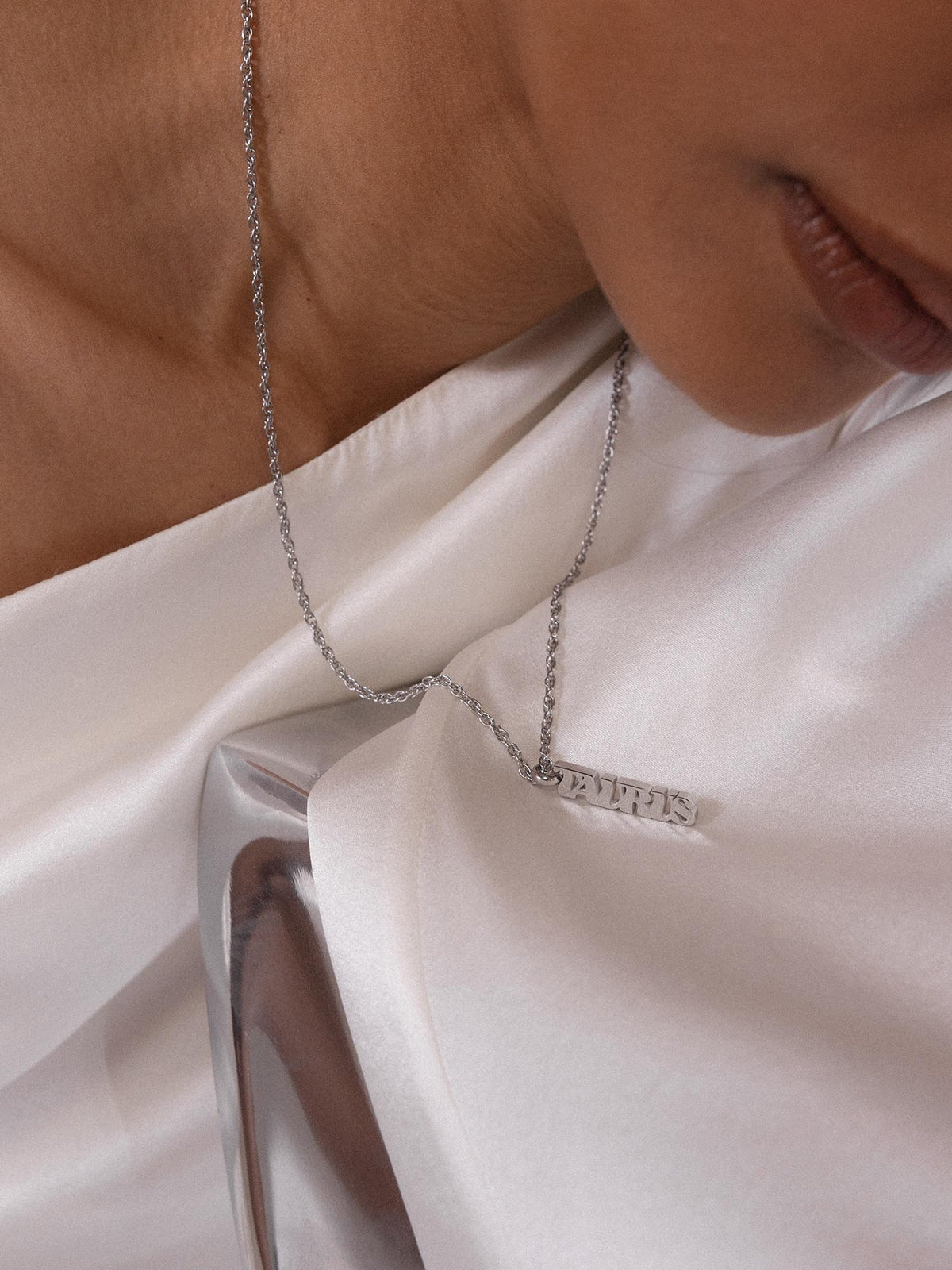 {"color":"Silver"}