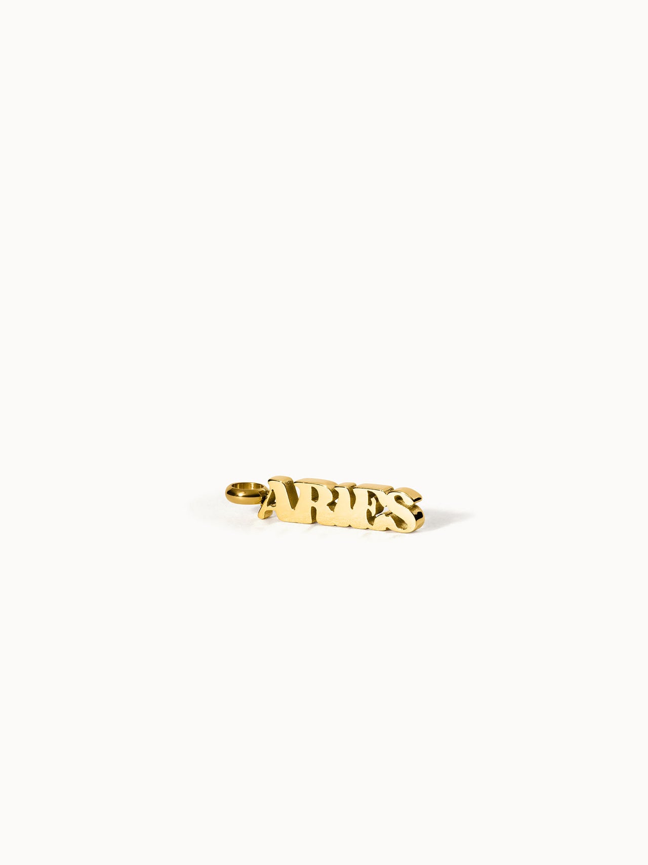 PURELEI Aries Letter Charm in goldfarbenem Edelstahl, klar und elegant auf hellem Hintergrund präsentiert.