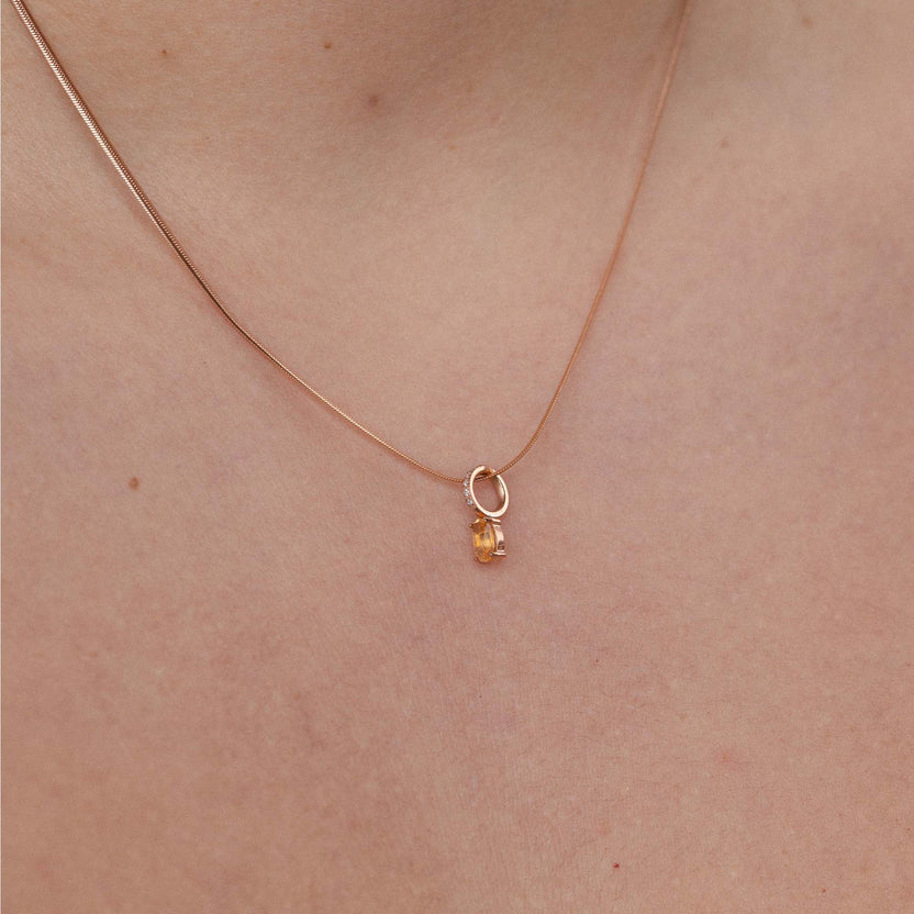 Roségoldene Kette mit zartem Anhänger, elegant und feminin, von PURELEI.