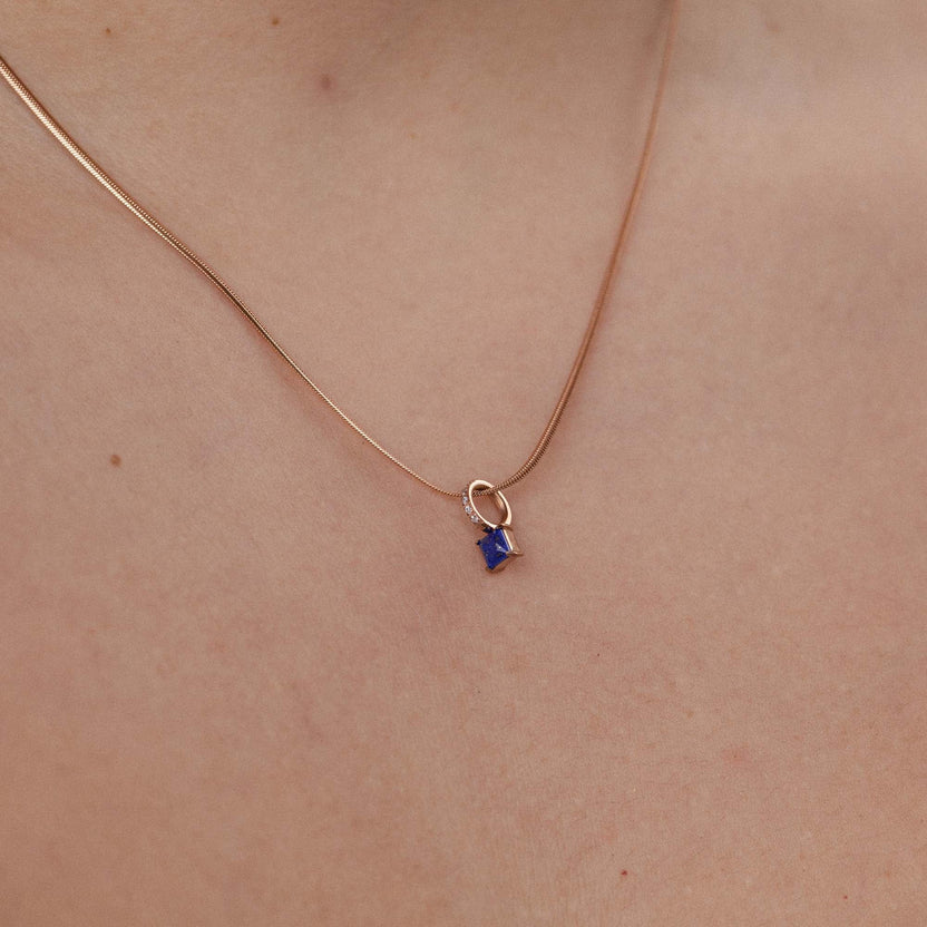 Roségoldene Kette mit Anhänger, elegant und feminin, von PURELEI.