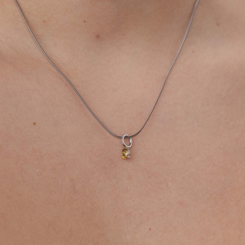 Zarte Roségoldkette mit funkelndem Anhänger, PURELEI, elegant und feminin.