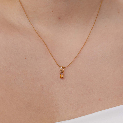 {"color":"Gold"}