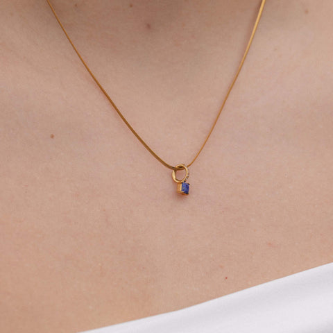 {"color":"Gold"}
