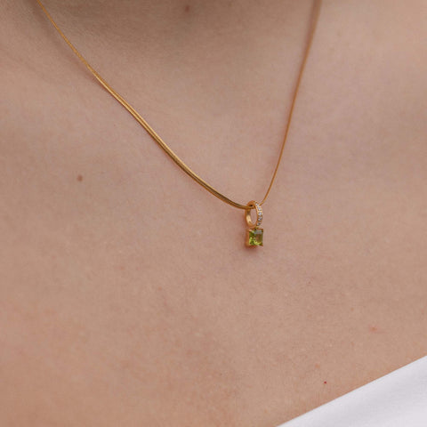 {"color":"Gold"}